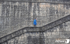 기생충 계단 오르는 이낙연