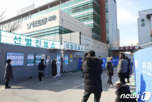 코로나19 의심 환자 몰리는 대구의료원