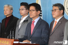 김문수 대표 '자유통일당과 우리공화당 통합합니다'