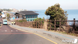 [르포] 코로나19 확진 제주 군부대 앞 용두암마을 안절부절