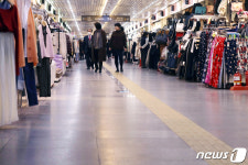 코로나19 확진자 추가 종로 상권 흔들