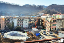 태백 장성탄탄마을 화광아파트 철거 시작