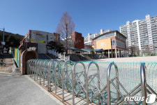 출입 통제된 광주 진월초