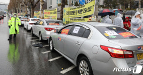 서초대로에 주차된 택시들