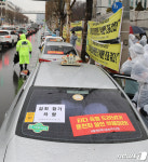 서초대로에 주차된 택시들