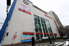 코로나 19 확진자 방문해 폐쇄된 홈플러스 부천소사점