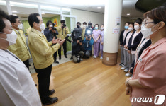 정세균 총리, 근로복지공단 대구병원 간호사 격려