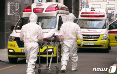 코호트 격리중인 요양병원...부산의료원으로 어르신 환자 이송