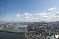 코로나19 없는 세상처럼... 맑은 하늘 펼쳐진 서울