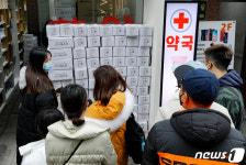 [단독]오늘부터 반값 마스크 풀린다…약국 1500원·농협 800~1900원