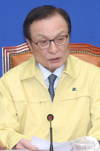 발언하는 이해찬 공동상임선대위원장