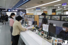 광주 북구청 민원실에 설치된 아크릴판