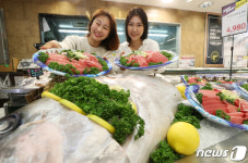 값 싸고 맛 좋은 참치회 맛보세요