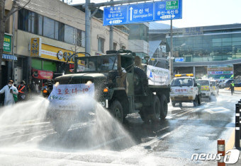 경산시 도로 방역하는 제2작전사령부 화생방 제독차