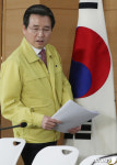 마스크 수급 대책 브리핑 참석하는 김용범 차관