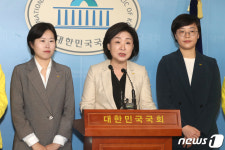 21대 총선 정의당 젠더폭력방지 공약 발표하는 심상정 대표