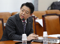 질의하는 김영호 의원