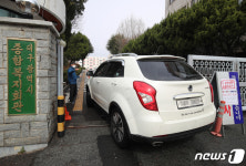 대구시종합복지회관 들어가는 차량