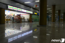 올 스톱 무안국제공항…편의점은 운영