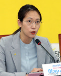 인사말하는 정의당 비례대표 2번 장혜영
