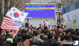 정치집회 아니다 서초구 법원 삼거리에 모인 한기총
