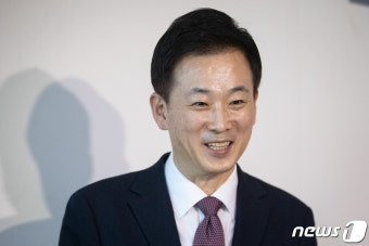 공천 면접 마친 유영하 변호사 '미소의 의미는?'
