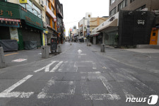 코로나19 여파 주말에도 한산한 인사동