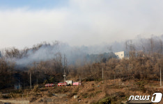 인천 연수구 옥련국제사격장 인근 산불 진화중