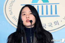 정론관 찾은 김유진 민중당 비례대표 후보