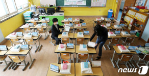 신입생들 위한 준비하는 교사들