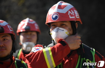 산불 진화 마친 산림청 산림항공본부 공중진화대원들
