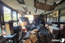 울산 함월고등학교 본관서 불…50대 직원 부상