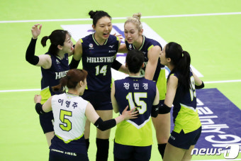 프로배구 우리카드·현대건설 정규리그 1위 트로피 받는다