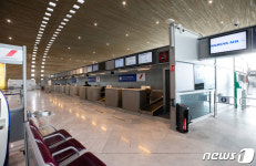 한산한 파리 샤를드골 국제공항... 대한항공 주3회 감축 운항