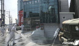 코호트 격리된 한사랑요양병원 방역작전하는 2작사 장병들