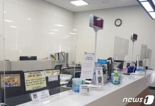 횡성읍행정복지센터 민원창구에 가림막 설치…코로나19 방지