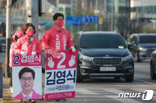 인동 네거리 출근길 인사하는 구미을 통합당 김영식 후보