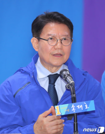 인사말 하는 우희종 상임공동선대위원장