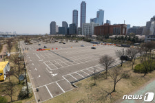 서울시,코로나19 확산 방지...여의도한강공원 주차장 폐쇄