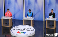 토론 준비하는 대전 서구을 후보들