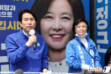 이인영 원내대표와 합동 유세 펼치는 이정근 후보