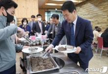 부안군, 구내식당서 지역농특산물 메밀국수 소비촉진 행사