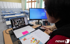영상 속으로 만나는 학생들 온라인 개학 첫 날