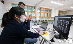 온라인으로 만나는 교사와 제자