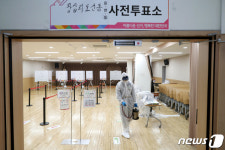 성동구청 총선 사전투표소, 코로나19 예방에 만전을