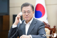 문 대통령, 빌 게이츠와 코로나 대응 관련 전화 통화