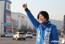 지역 최초 여성 국회의원을 꿈꾸며 D-1 출근길 유세 나선 남영희