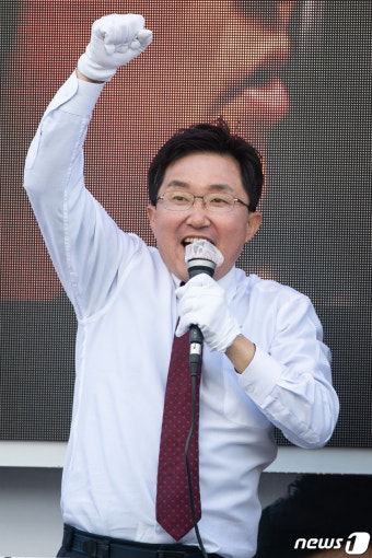 주먹 불끈 쥔 김용태 미래통합당 구로구을 후보