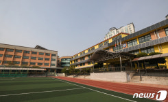 2단계 온라인 개학 앞두고 적막 흐르는 초등학교