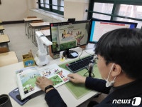 텅 빈 교실에 학생들 웃음소리 꺄르르…초등 온라인 미술수업
